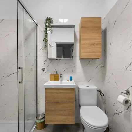 Podskarbinska Modern Space By Bookinghost *