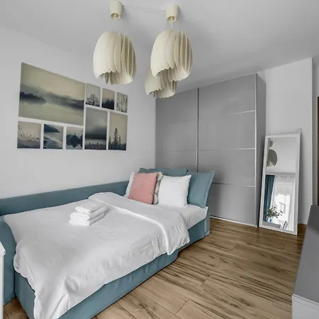 Podskarbinska Modern Space By Bookinghost