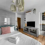 Podskarbinska Modern Space By Bookinghost * Varsó